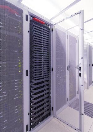 switch-datacenters-racks-persfoto