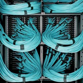 Hoe voorkomen we veiligheidsrisico’s op de fysieke netwerklaag in en om het datacenter?